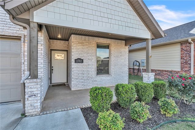 1702 Broadway Place, Rogers, AR 72758