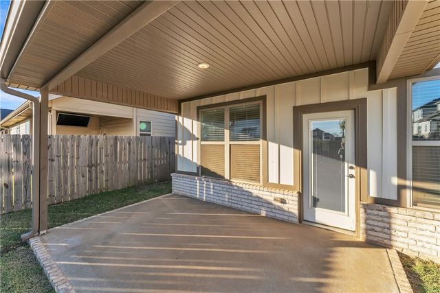 1702 Broadway Place, Rogers, AR 72758