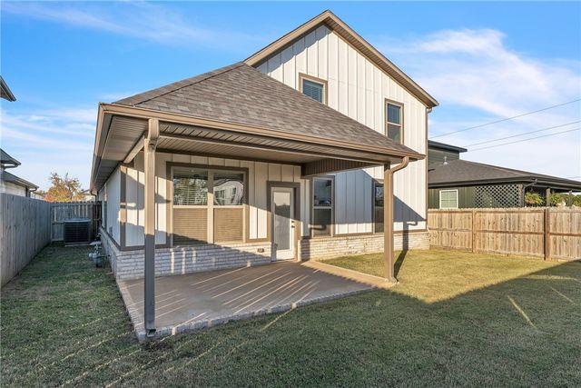 1702 Broadway Place, Rogers, AR 72758