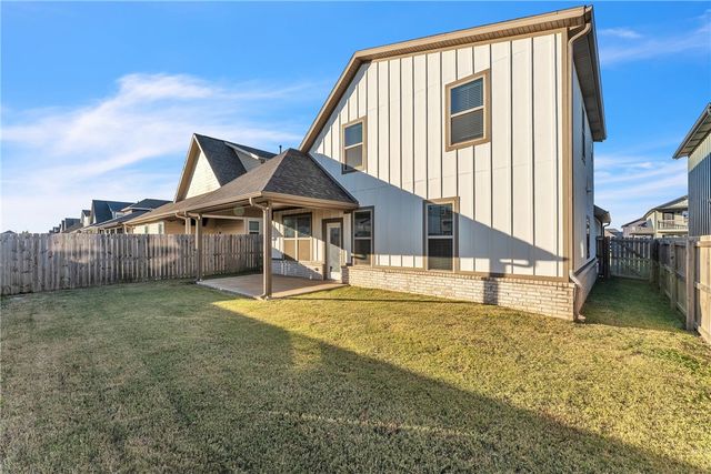 1702 Broadway Place, Rogers, AR 72758