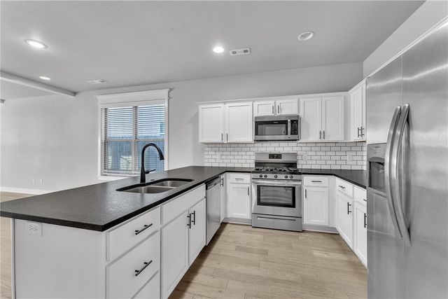 1702 Broadway Place, Rogers, AR 72758