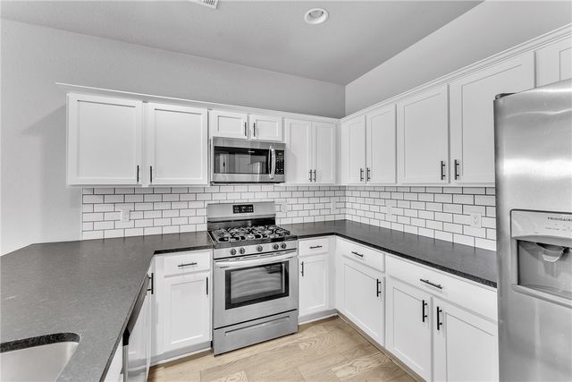 1702 Broadway Place, Rogers, AR 72758