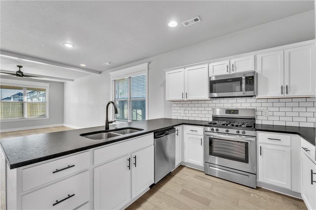 1702 Broadway Place, Rogers, AR 72758