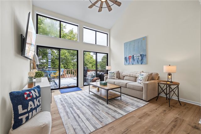 94 Point Place, Westminster, SC 29693