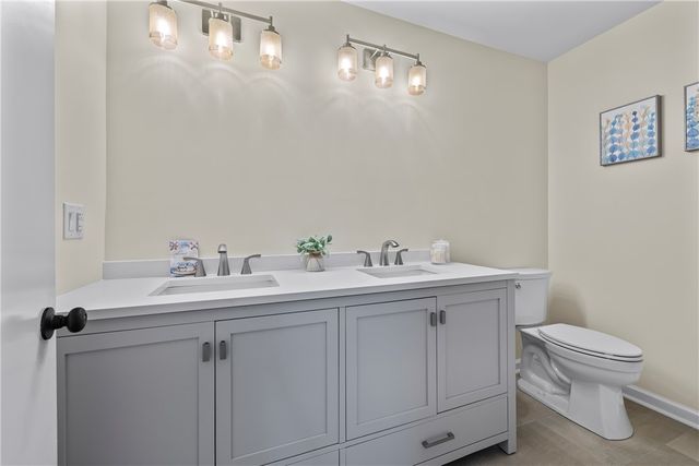 94 Point Place, Westminster, SC 29693