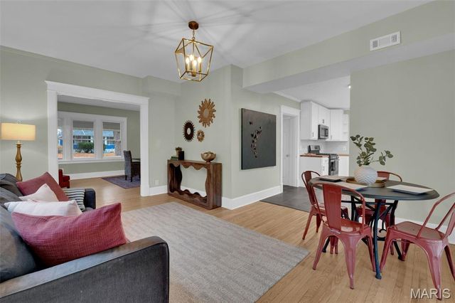 26 N Maple Avenue, Ferguson, MO 63135