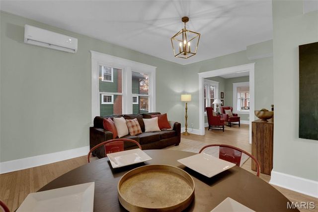 26 N Maple Avenue, Ferguson, MO 63135