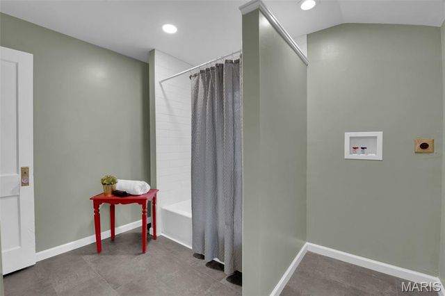 26 N Maple Avenue, Ferguson, MO 63135