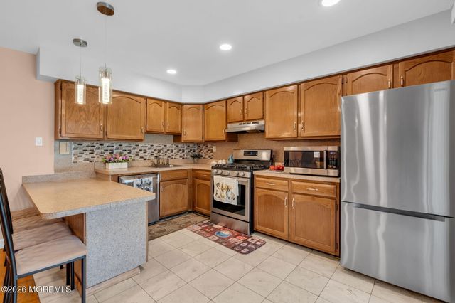200 Franklin Place, Morganville, NJ 07751