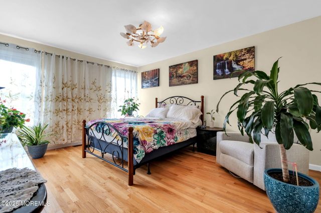 200 Franklin Place, Morganville, NJ 07751