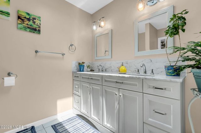 200 Franklin Place, Morganville, NJ 07751