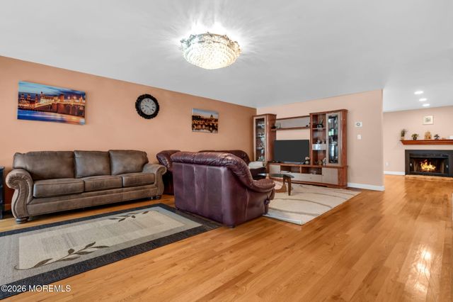200 Franklin Place, Morganville, NJ 07751
