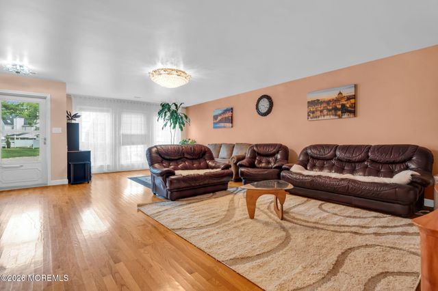 200 Franklin Place, Morganville, NJ 07751