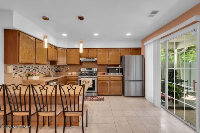 200 Franklin Place, Morganville, NJ 07751