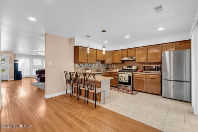 200 Franklin Place, Morganville, NJ 07751