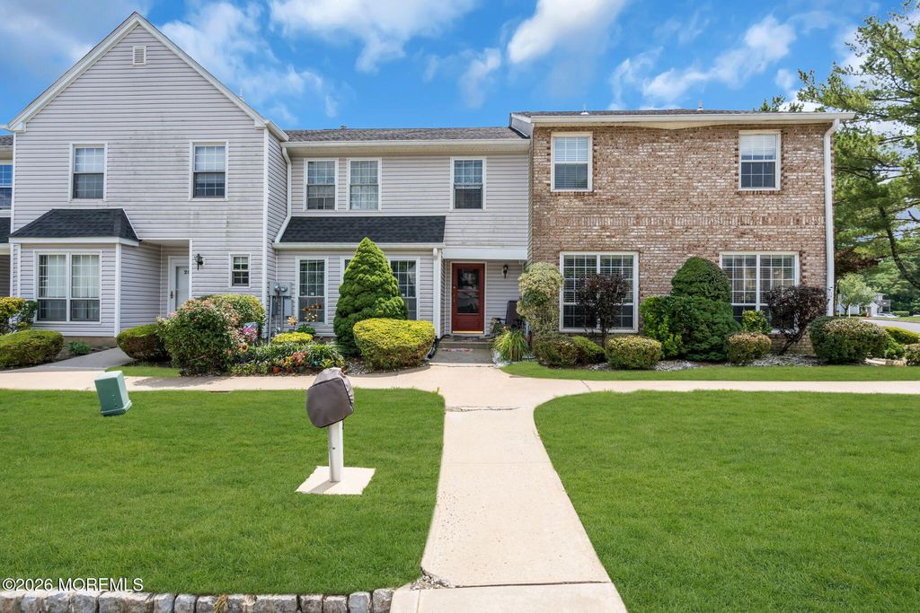 200 Franklin Place, Morganville, NJ 07751