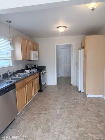 830 WOODHAVEN, Commerce Charter Township, MI 48390