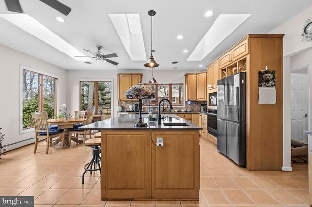 18900 WOODWAY DR, Rockville, MD 20855