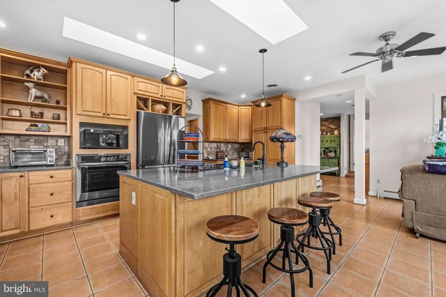 18900 WOODWAY DR, Rockville, MD 20855