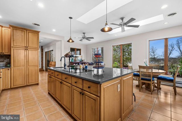 18900 WOODWAY DR, Rockville, MD 20855