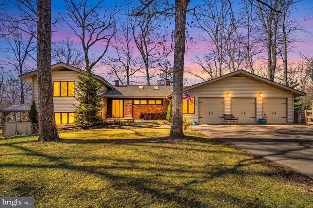 18900 WOODWAY DR, Rockville, MD 20855