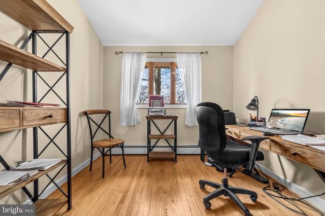 18900 WOODWAY DR, Rockville, MD 20855