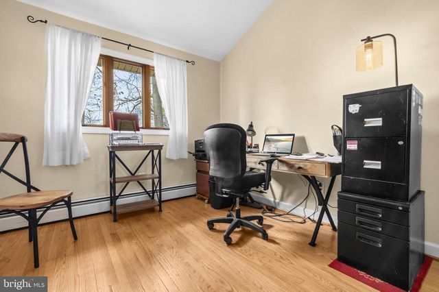 18900 WOODWAY DR, Rockville, MD 20855