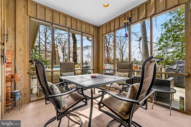 18900 WOODWAY DR, Rockville, MD 20855