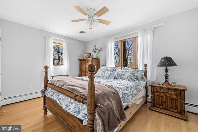 18900 WOODWAY DR, Rockville, MD 20855