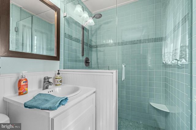 18900 WOODWAY DR, Rockville, MD 20855