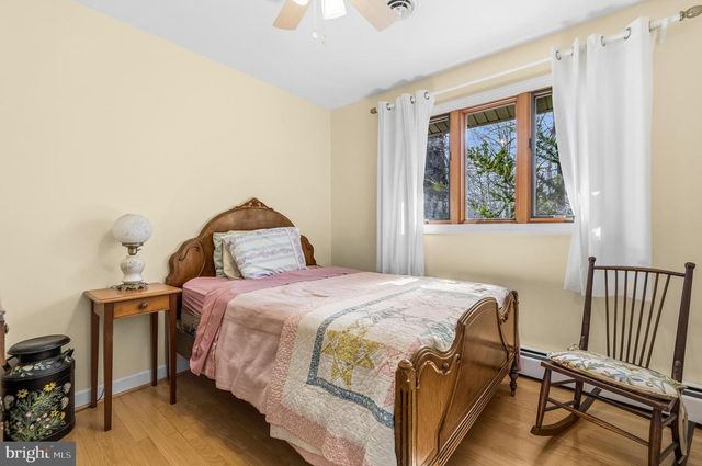 18900 WOODWAY DR, Rockville, MD 20855