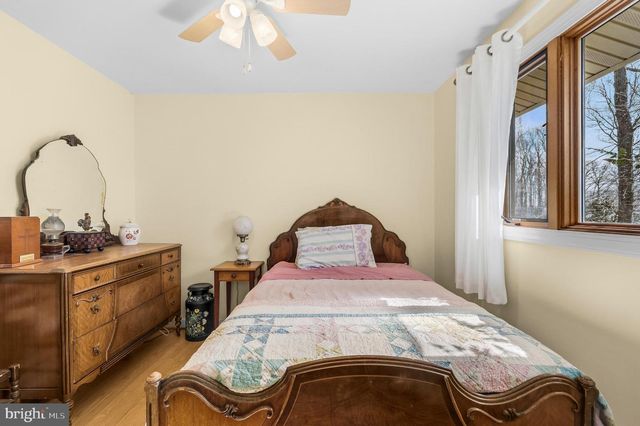 18900 WOODWAY DR, Rockville, MD 20855