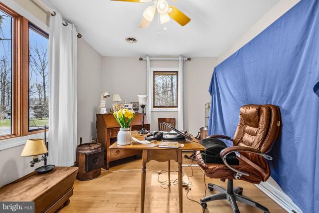 18900 WOODWAY DR, Rockville, MD 20855