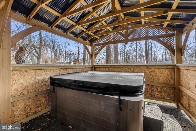 18900 WOODWAY DR, Rockville, MD 20855