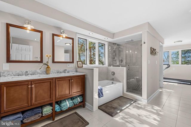 18900 WOODWAY DR, Rockville, MD 20855