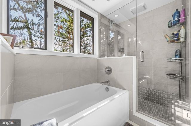 18900 WOODWAY DR, Rockville, MD 20855