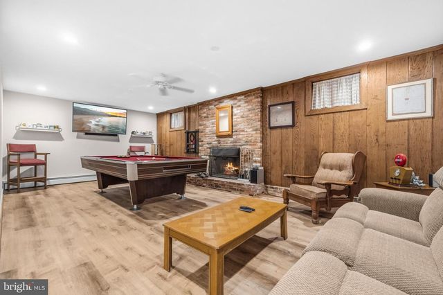 18900 WOODWAY DR, Rockville, MD 20855