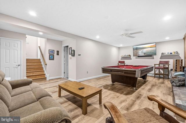 18900 WOODWAY DR, Rockville, MD 20855