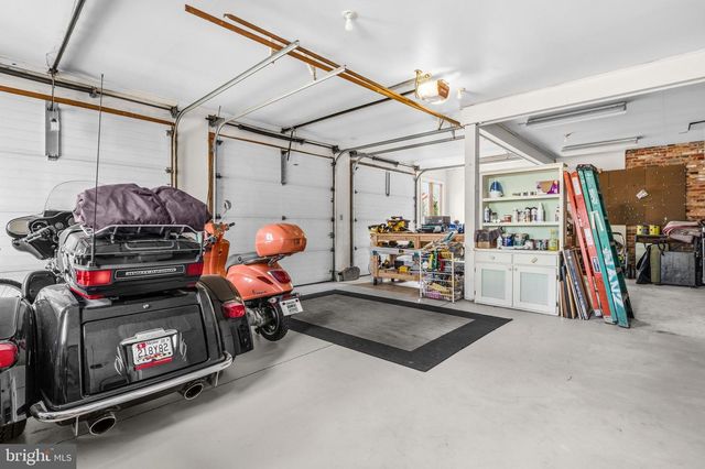 18900 WOODWAY DR, Rockville, MD 20855