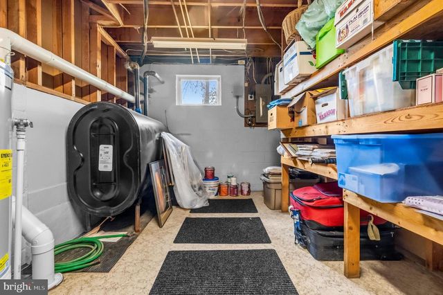 18900 WOODWAY DR, Rockville, MD 20855