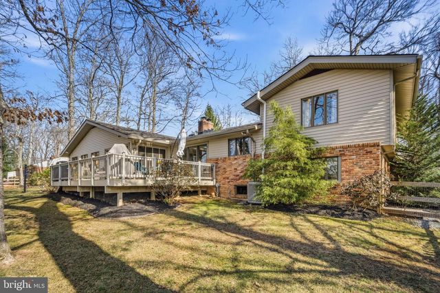 18900 WOODWAY DR, Rockville, MD 20855