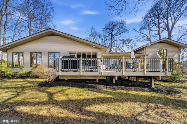 18900 WOODWAY DR, Rockville, MD 20855