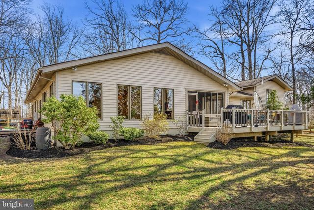 18900 WOODWAY DR, Rockville, MD 20855