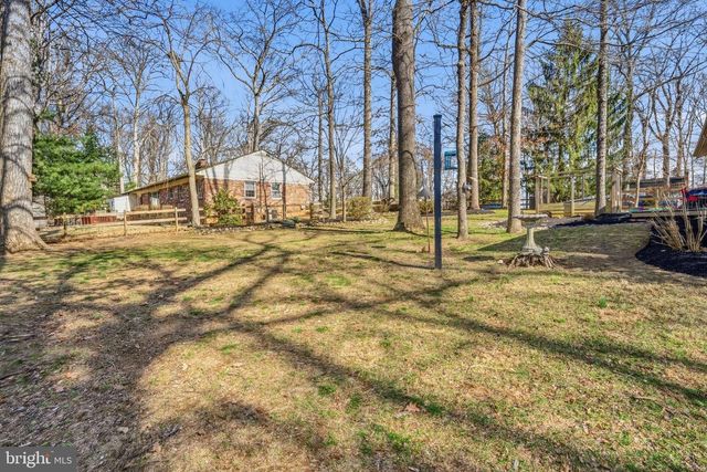 18900 WOODWAY DR, Rockville, MD 20855