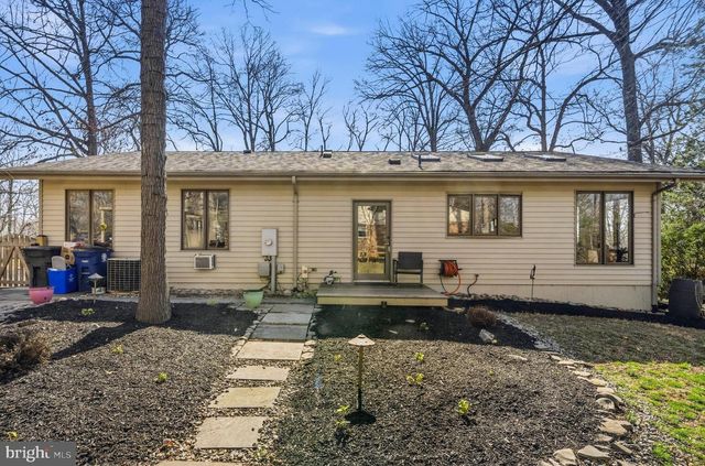 18900 WOODWAY DR, Rockville, MD 20855