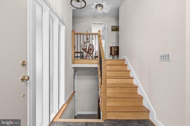 18900 WOODWAY DR, Rockville, MD 20855