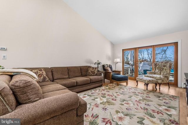 18900 WOODWAY DR, Rockville, MD 20855