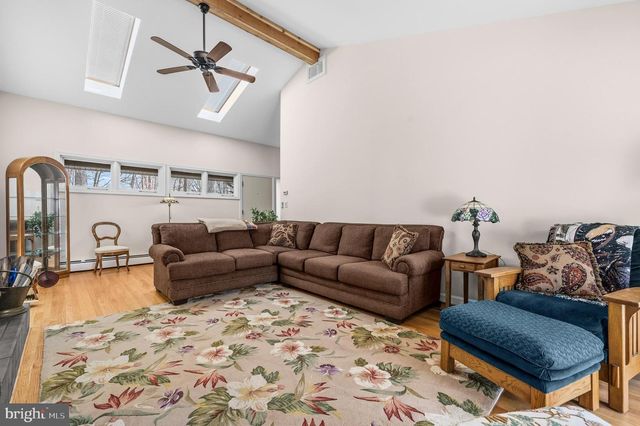 18900 WOODWAY DR, Rockville, MD 20855