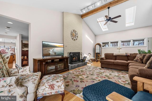 18900 WOODWAY DR, Rockville, MD 20855