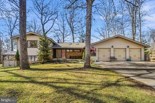 18900 WOODWAY DR, Rockville, MD 20855